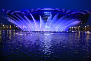 Our company undertakes the new century global center square fountain project